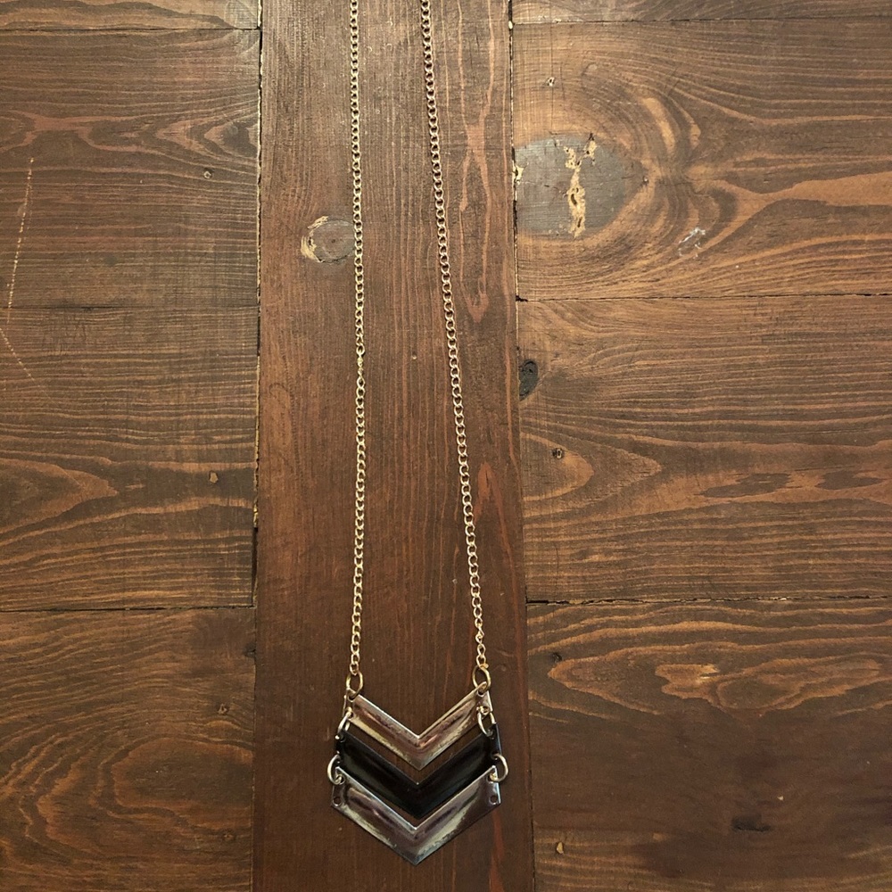Long gold arrow necklace